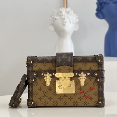 LV Clutch Bags